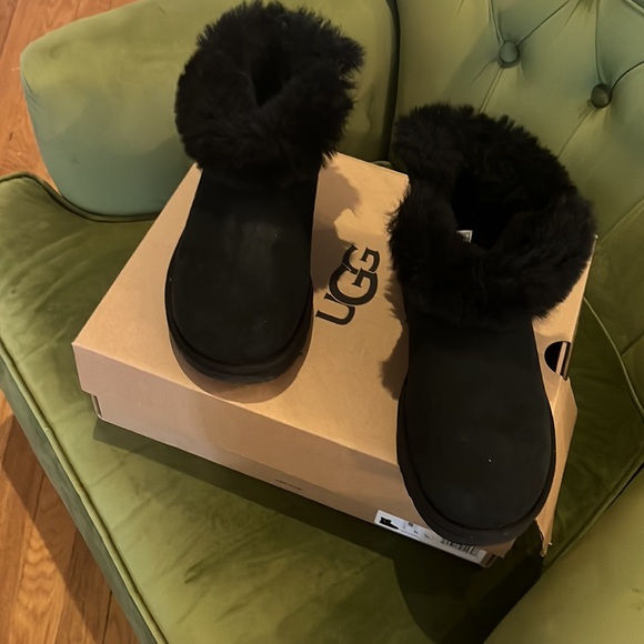 Like new Ugg’s size 5 - Picture 2 of 5